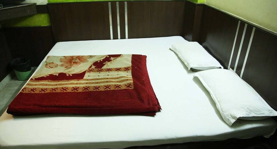 TG Stays Main Bazzar A, New Delhi 1